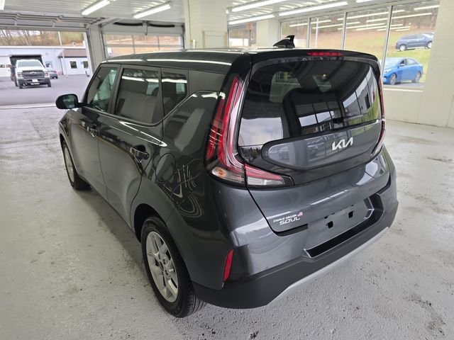 Used 2025  Kia LX image 3
