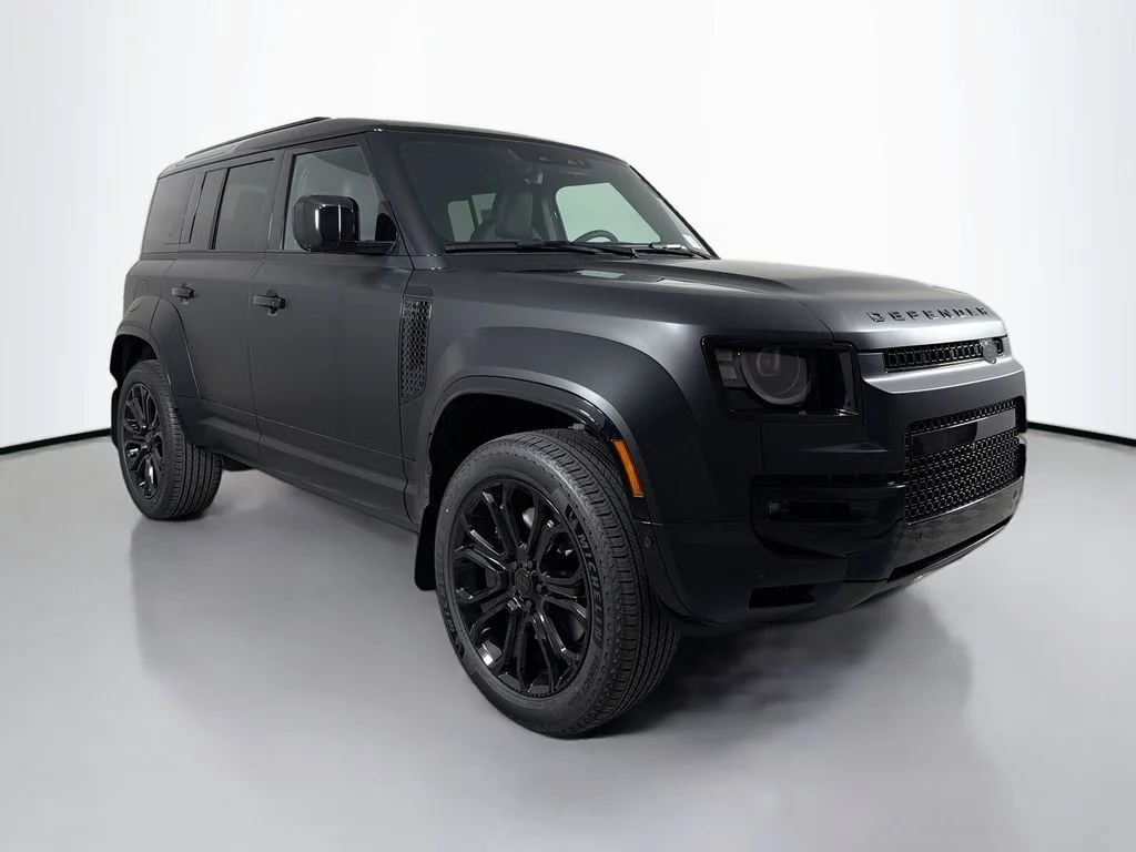 2026 Land Rover Defender OCTA Black - Photo 3