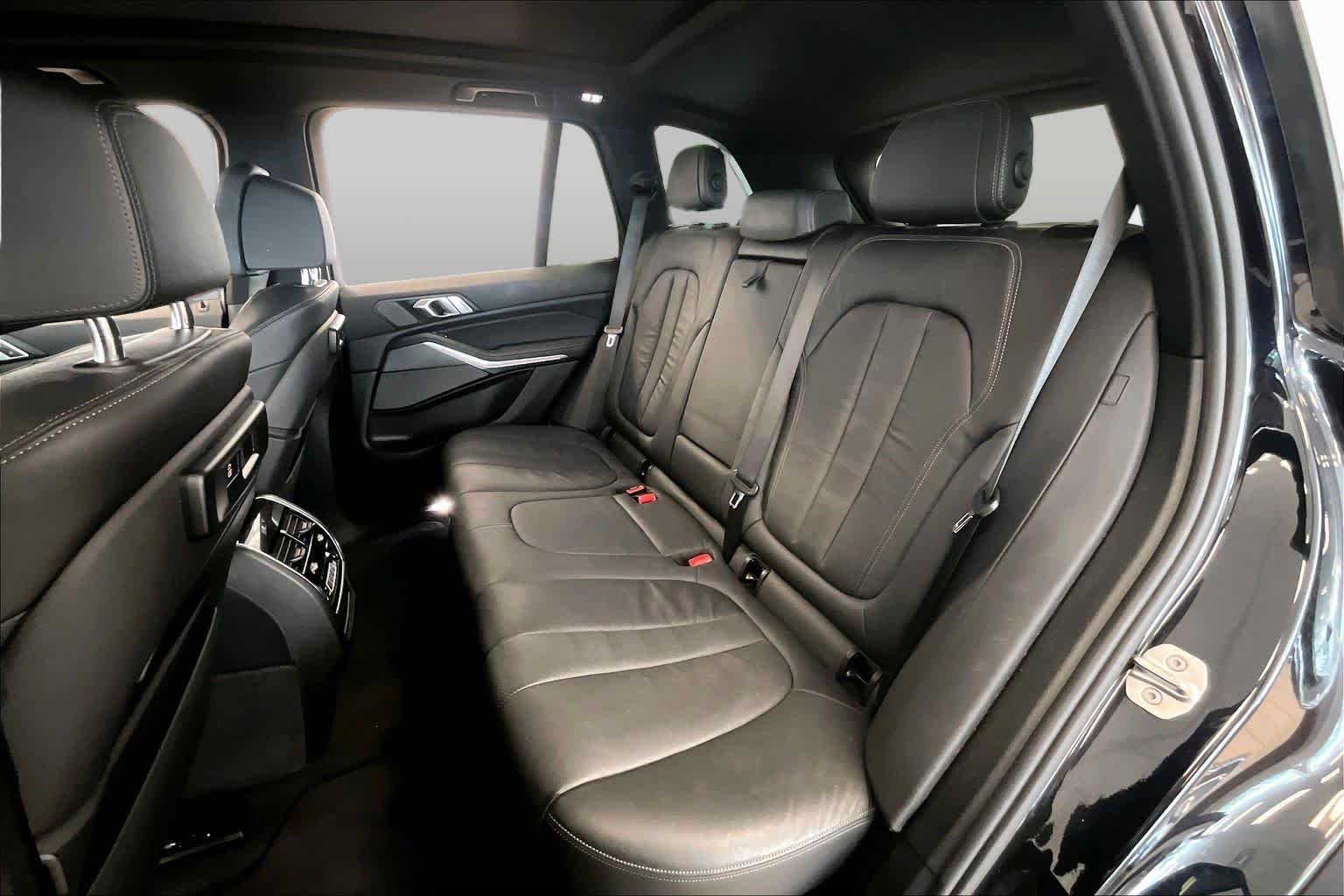 Used 2019 Carbon Black Metallic BMW xDrive50i image 18