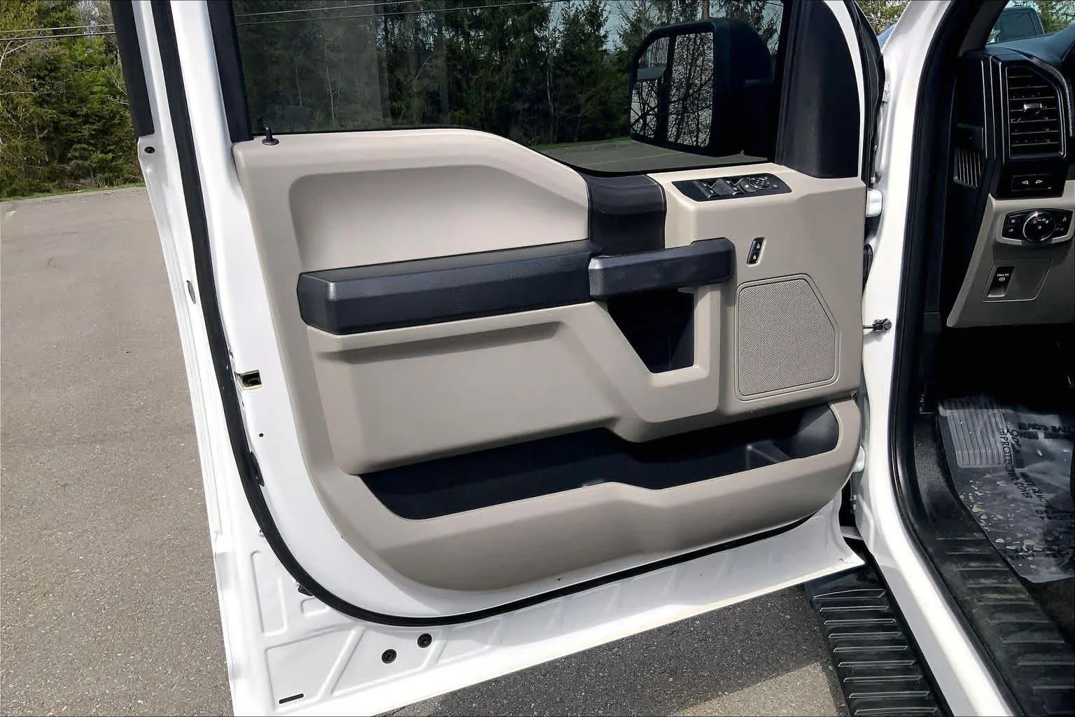 Used 2018 Oxford White Ford XL image 22