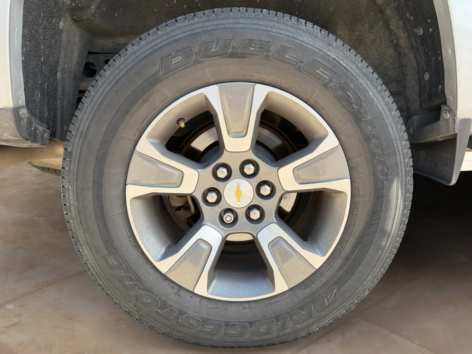 Used 2017 Silver Ice Metallic Chevrolet Z71 image 21