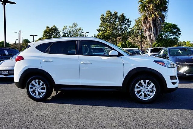 Used 2019 White Hyundai Value image 6
