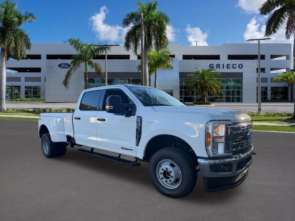 New 2027 Oxford White Ford F-350® XLT image 1