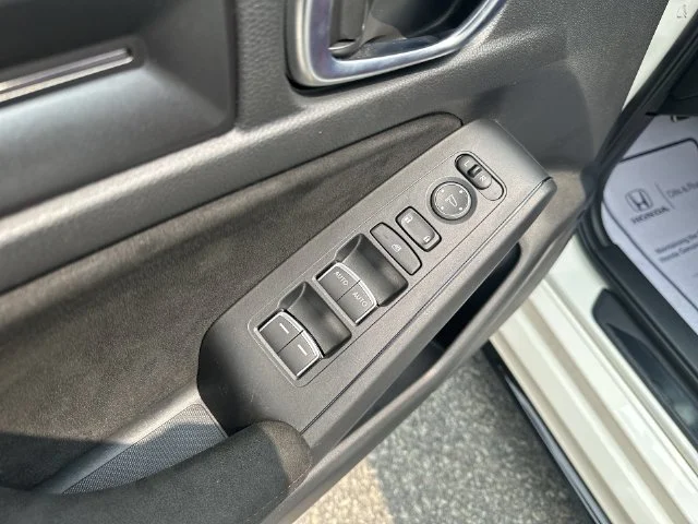 Used 2024 White Honda  image 18