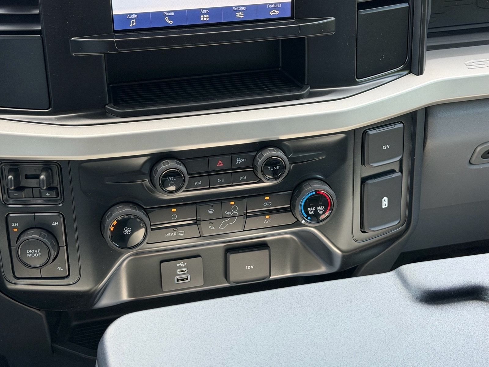 New 2026 Oxford White Ford F-350® XL image 14