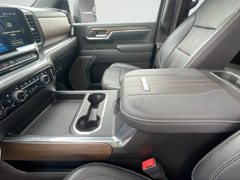 Used 2024 Black Chevrolet High Country image 23
