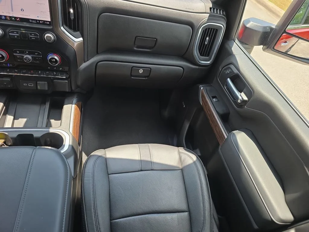 Used 2023 Red Chevrolet High Country image 13