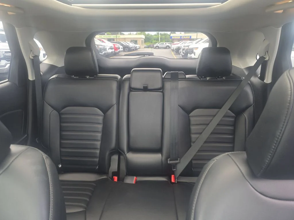 Used 2023 Black Metallic Ford SEL image 27
