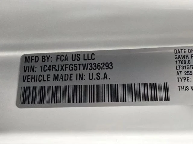 New 2026 Bright White Clear-Coat Exterior Paint Jeep Rubicon X image 42
