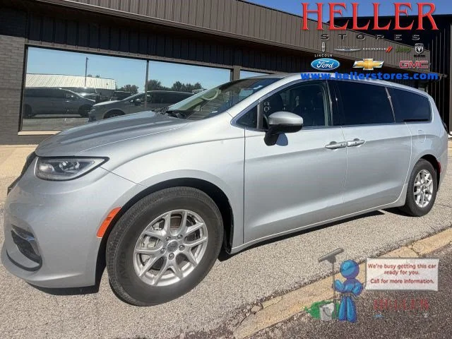 Used 2023 Silver Mist Clearcoat Chrysler Touring L image 1