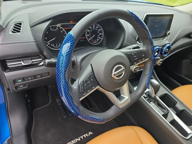 Used 2020 Blue Nissan SV image 16