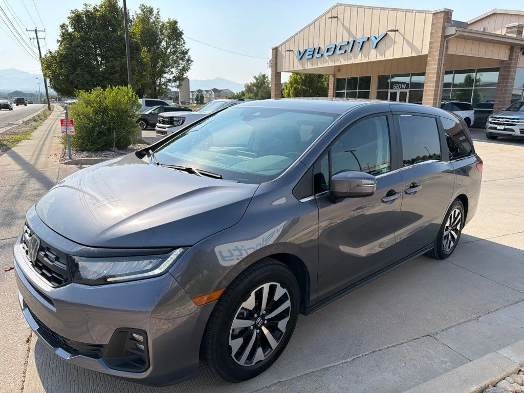 Used 2025 Black Honda EX-L image 3