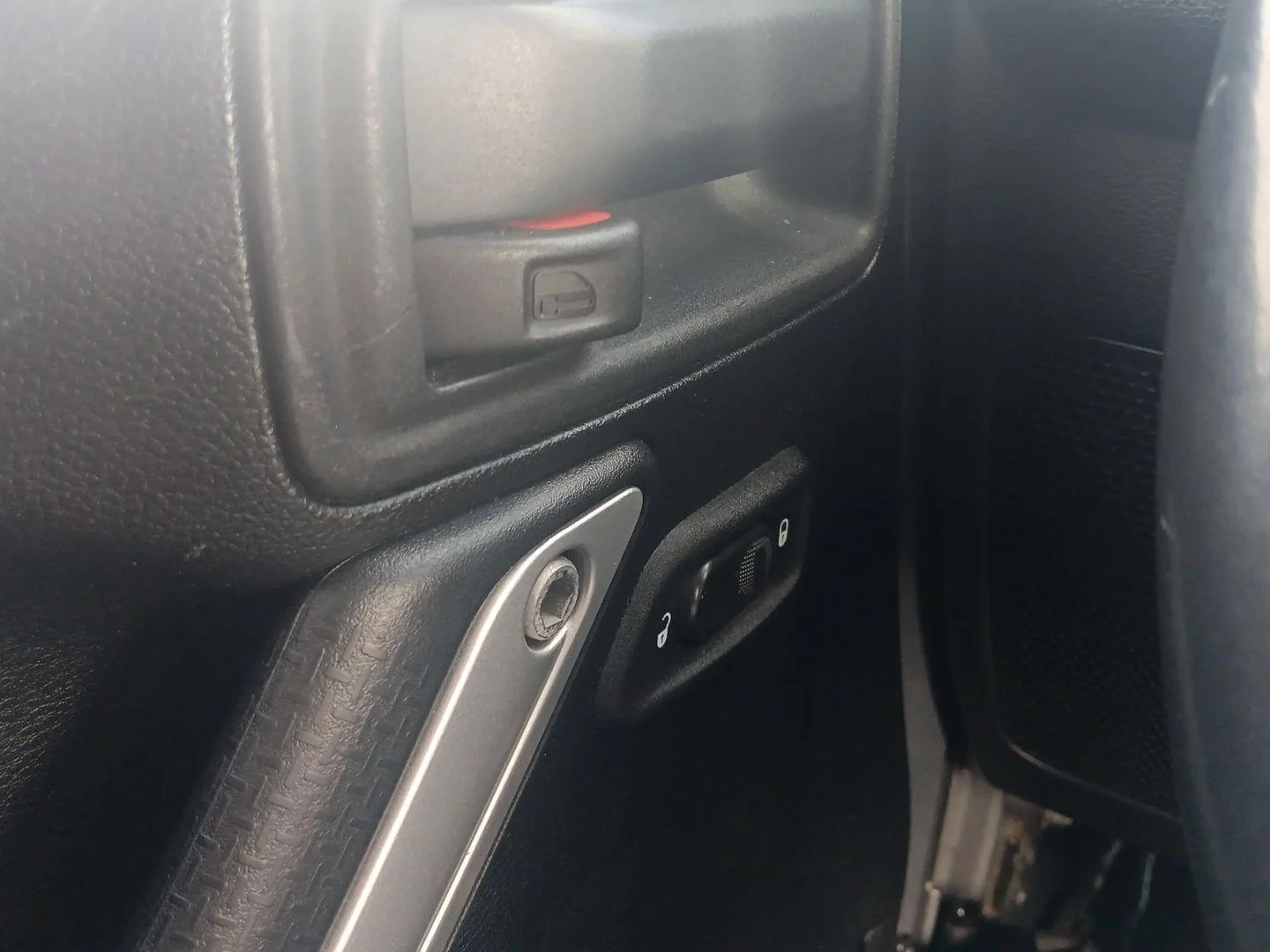 Used 2014 Billet Metallic Clearcoat Jeep Sahara image 21