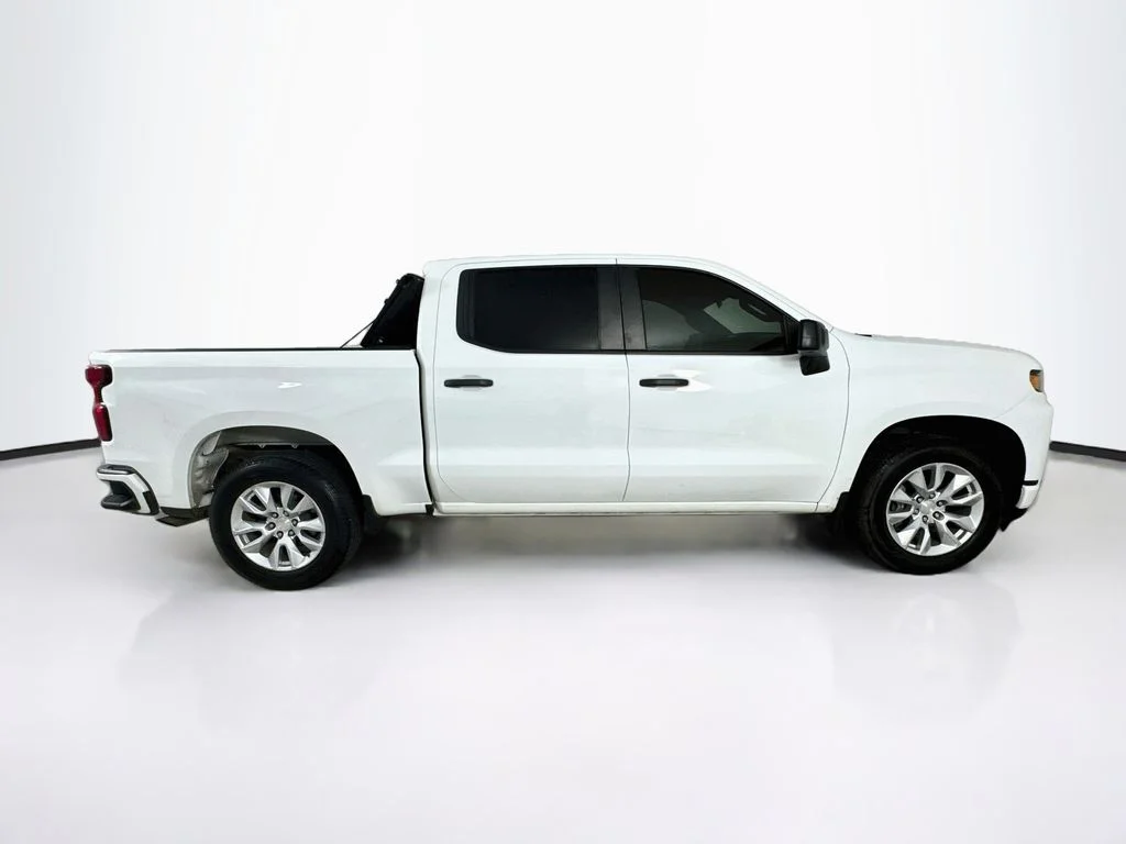 Used 2021 White Chevrolet Custom image 8