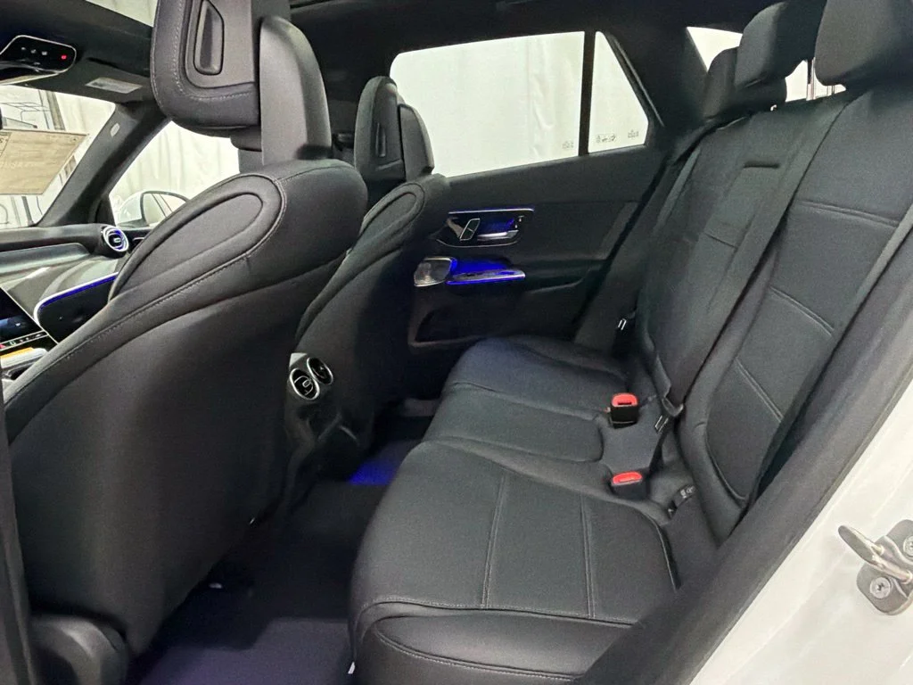 New 2027 White Mercedes-Benz GLC 300 image 20