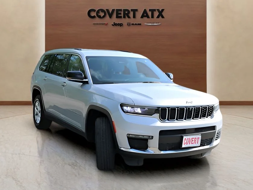 Used 2023 Silver Jeep Limited image 7