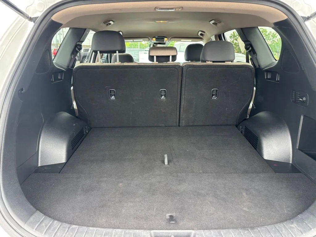 Used 2022 Gray Hyundai SE image 30