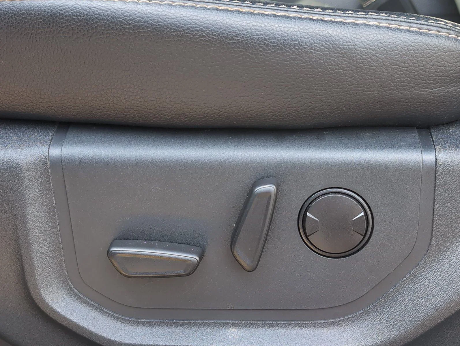 Used 2022 Star White Metallic Tri-Coat Ford Lariat image 16