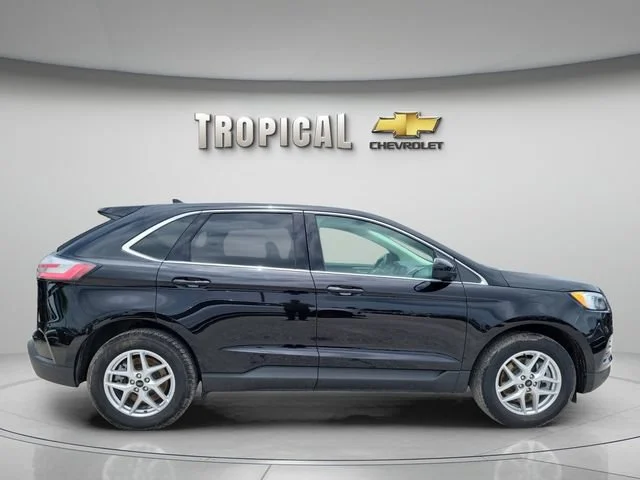Used 2024 Black Ford SEL image 6