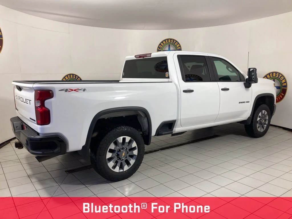 Used 2023 White Chevrolet Custom image 19
