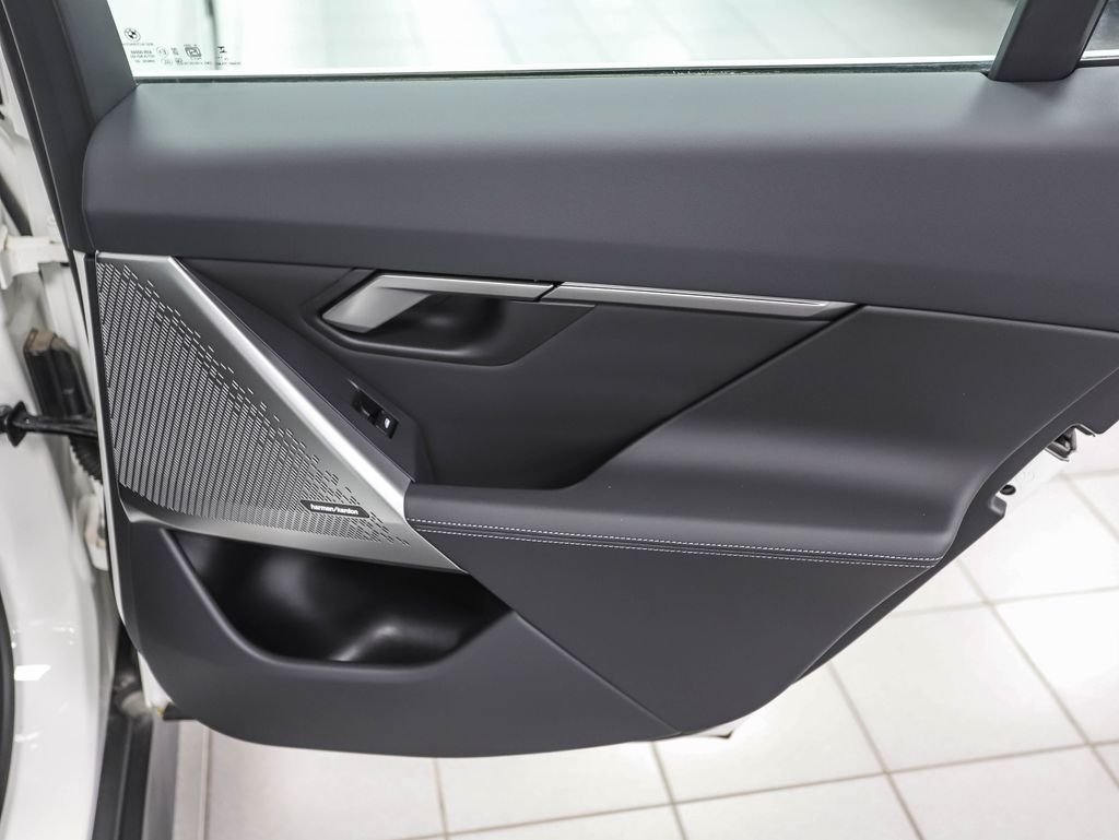 2025 BMW 5 Series 530i - Photo 23