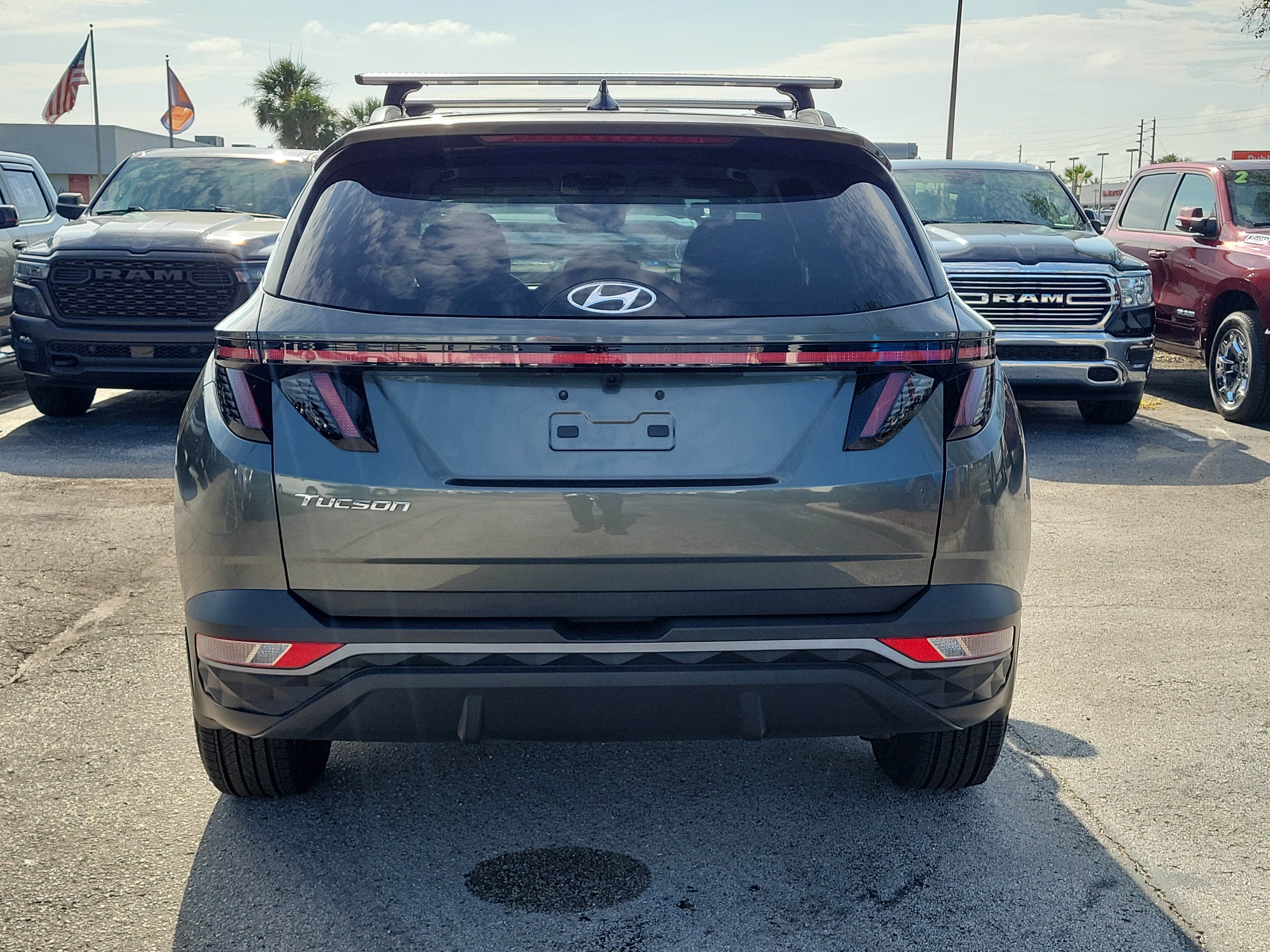 Used 2022 Amazon Gray Hyundai SEL image 5