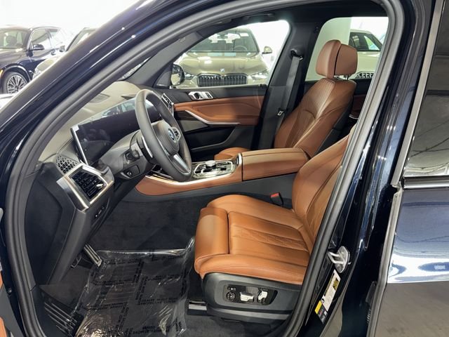 New 2026 Carbon Black Metallic BMW xDrive50e image 14