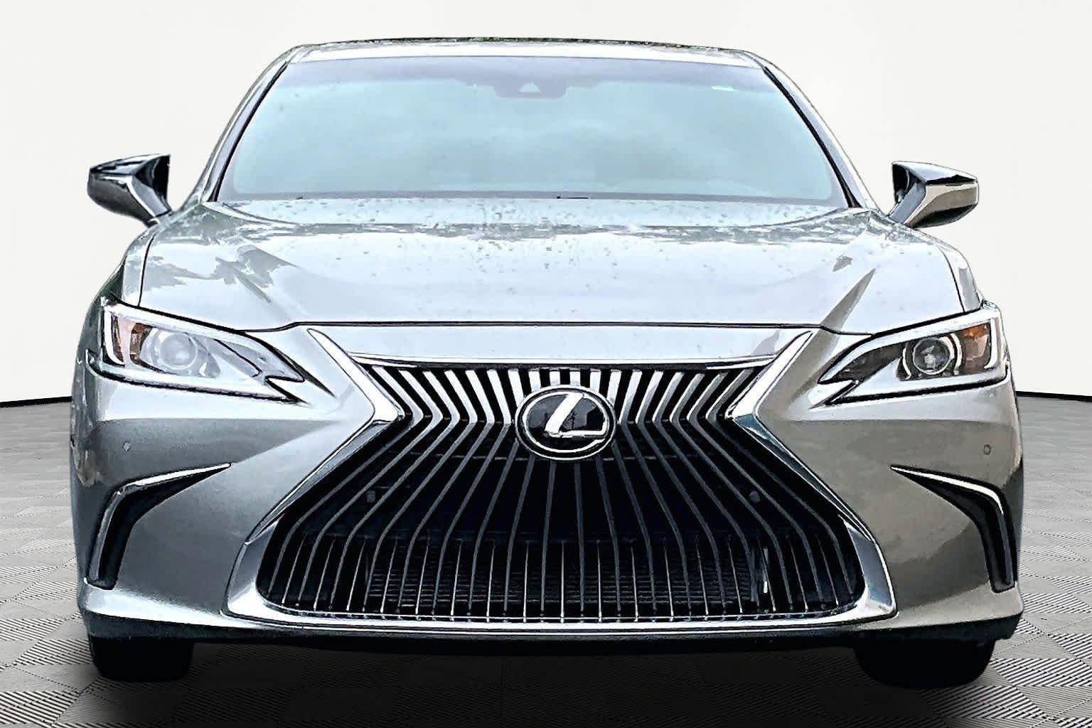 Used 2020 Atomic Silver Lexus  image 4