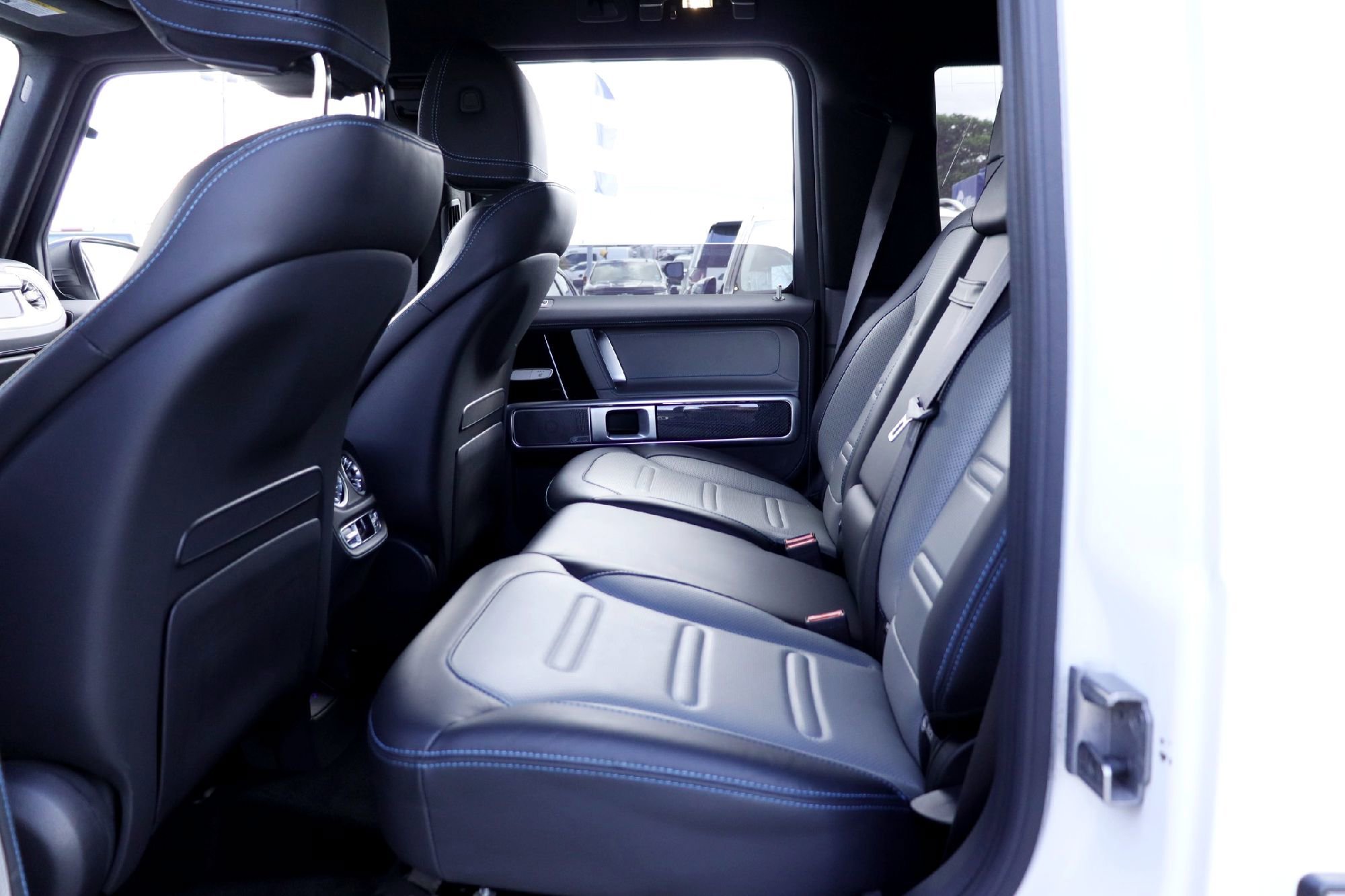 Used 2025 MANUFAKTUR Moonlight White Magno Mercedes-Benz G 580e image 27