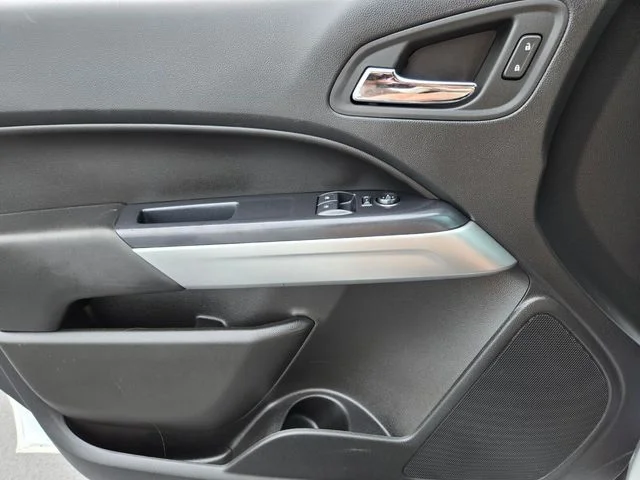 Used 2022 White Chevrolet LT image 34