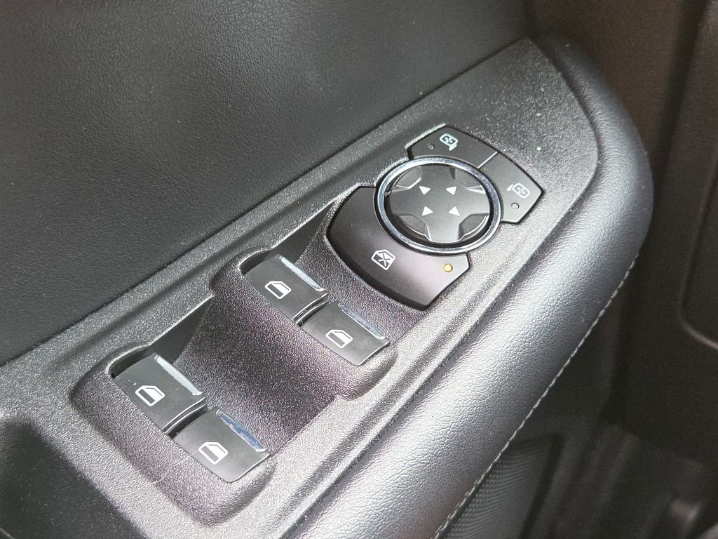 Used 2022 Silver Ford SEL image 27
