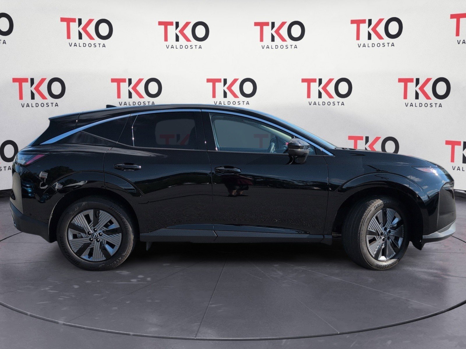 Used 2025 Super Black Nissan SL image 3