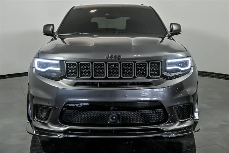 Used 2019  Jeep Trackhawk image 4