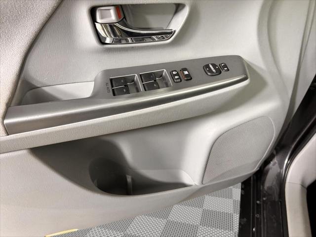 Certified Used 2017 MAGNETIC GRAY MET. Toyota  image 15