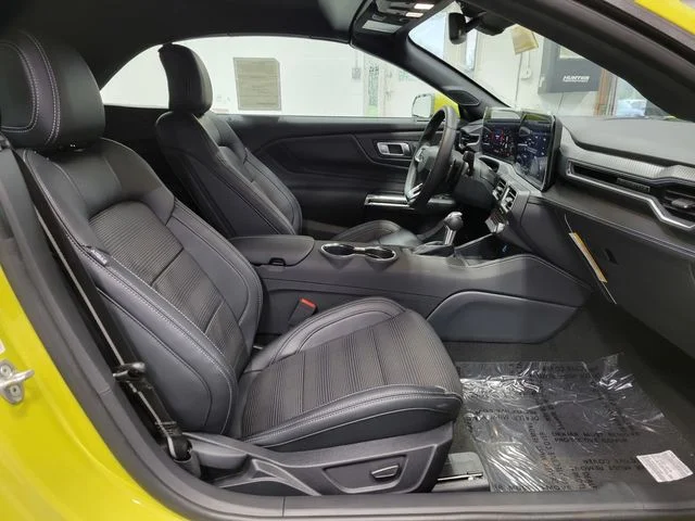 2025 Ford Mustang GT Premium Convertible - Photo 17