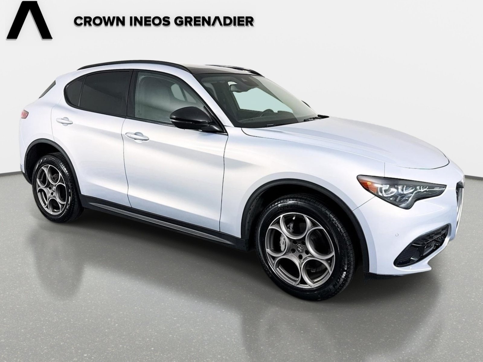 Used 2025 Moonlight Gray Metallic Alfa Romeo Base image 3