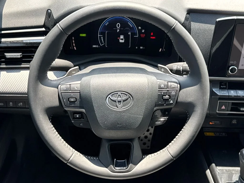 Used 2025  Toyota SE image 23
