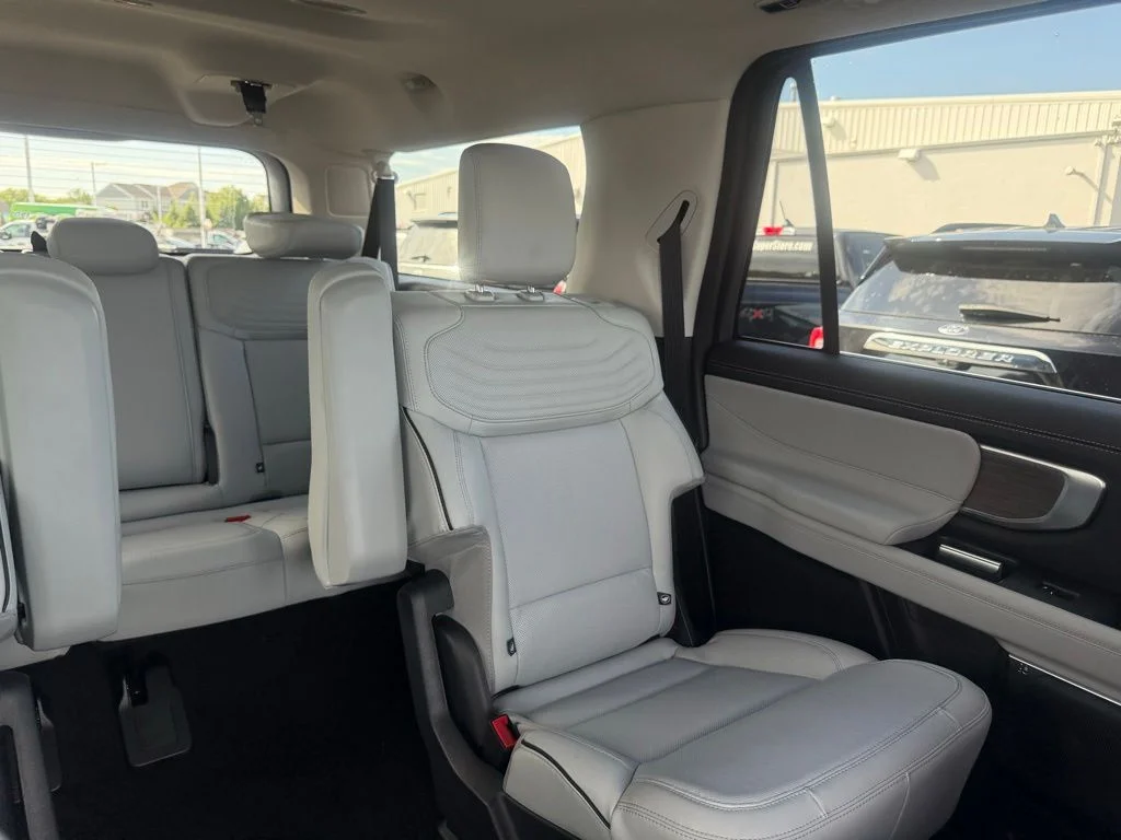 New 2026 Dark Matter Gray Metallic Ford MAX Platinum® image 75