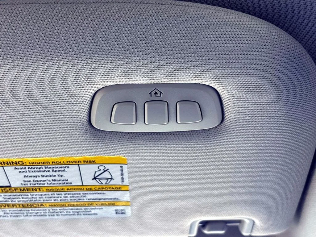 Used 2025 White Metallic Ford Platinum image 27
