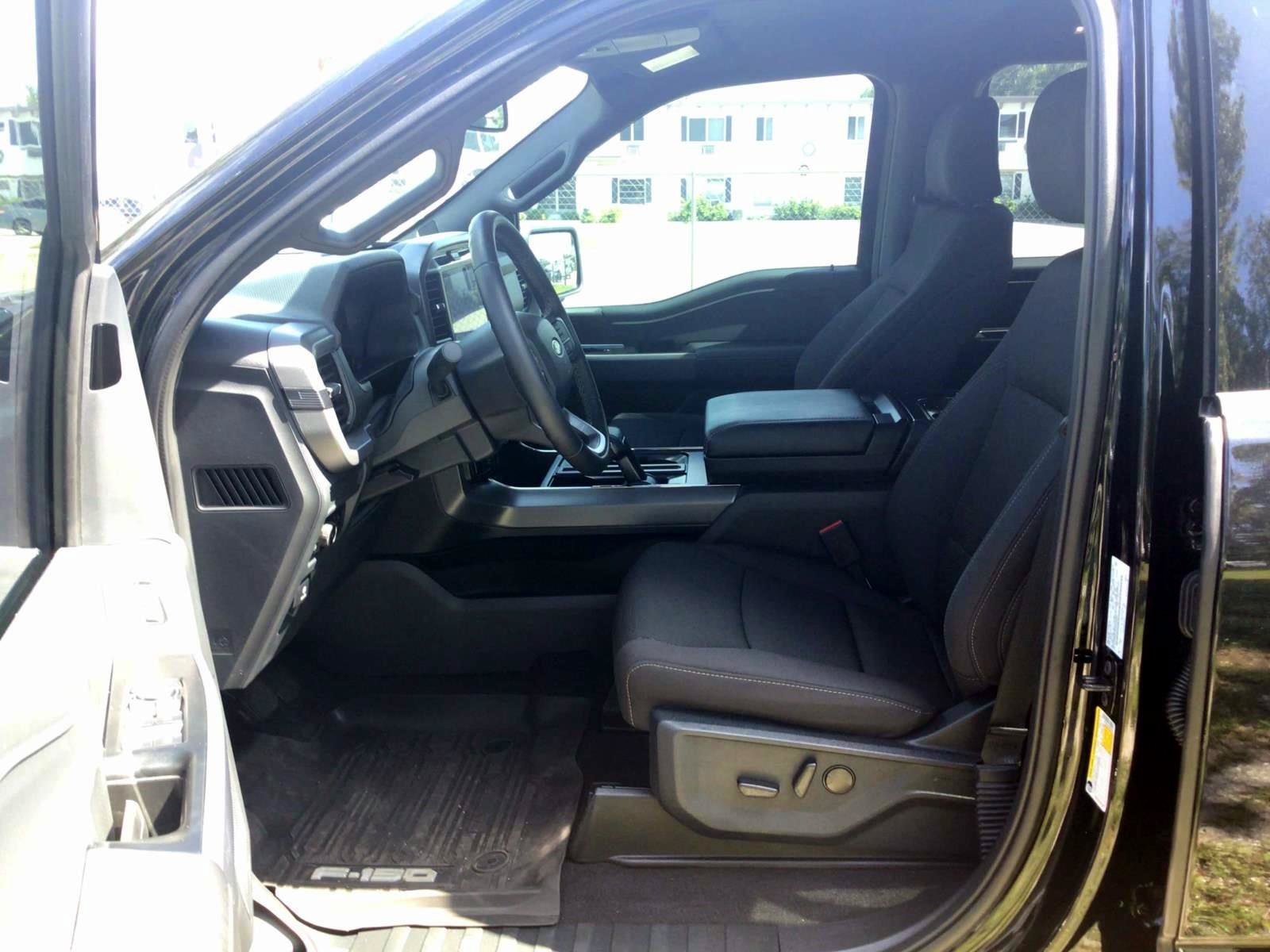 Used 2025 Black Metallic Ford XLT image 9