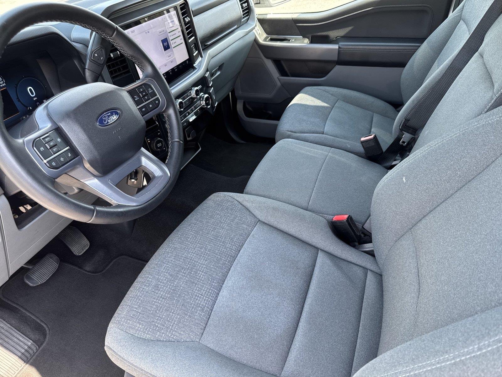 Used 2025 Oxford White Ford XLT image 10