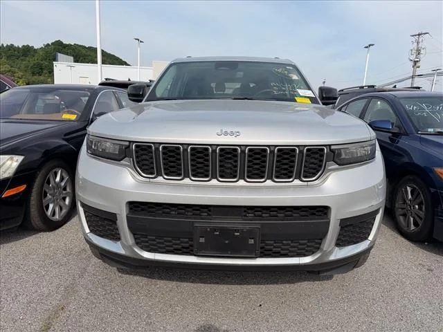 Used 2022 Silver Jeep Laredo image 22
