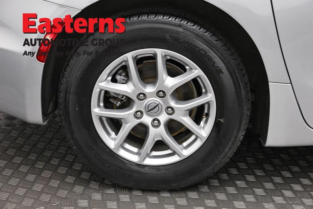 Used 2023 Silver Chrysler Touring L image 33