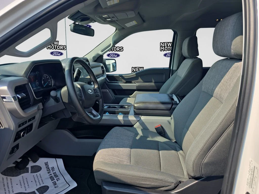 Used 2023 Oxford White Ford XLT image 7