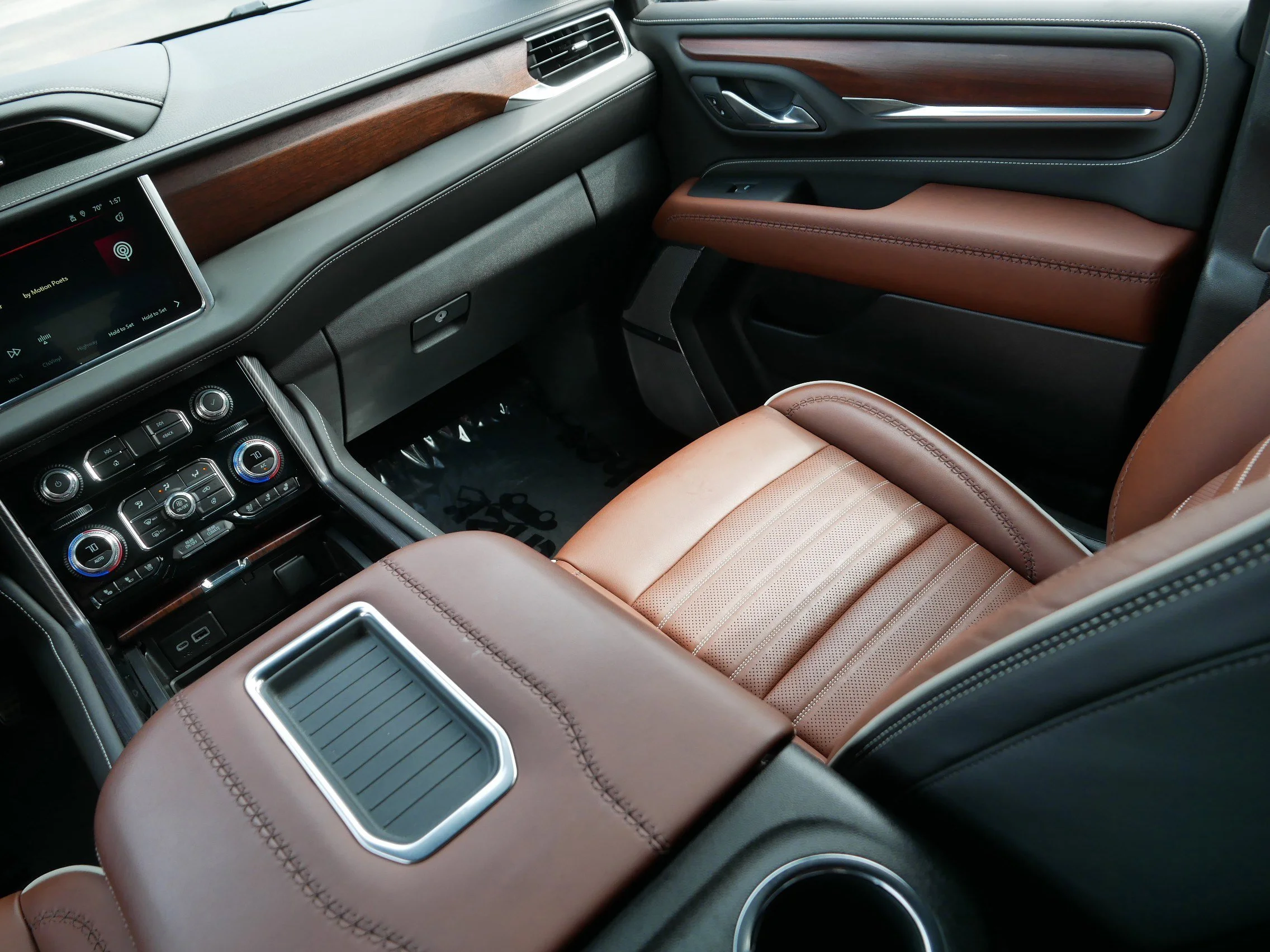 Used 2024 Onyx Black GMC Denali Ultimate image 11