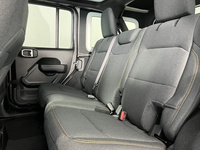 New 2026 Granite Crystal Metallic Clearcoat Jeep Sport S image 7