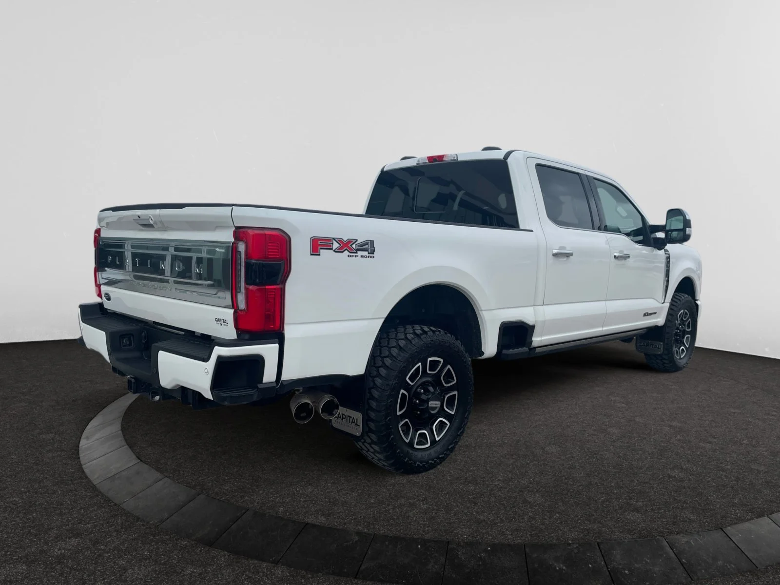 Used 2024  Ford PLATINUM SuperCrew image 5