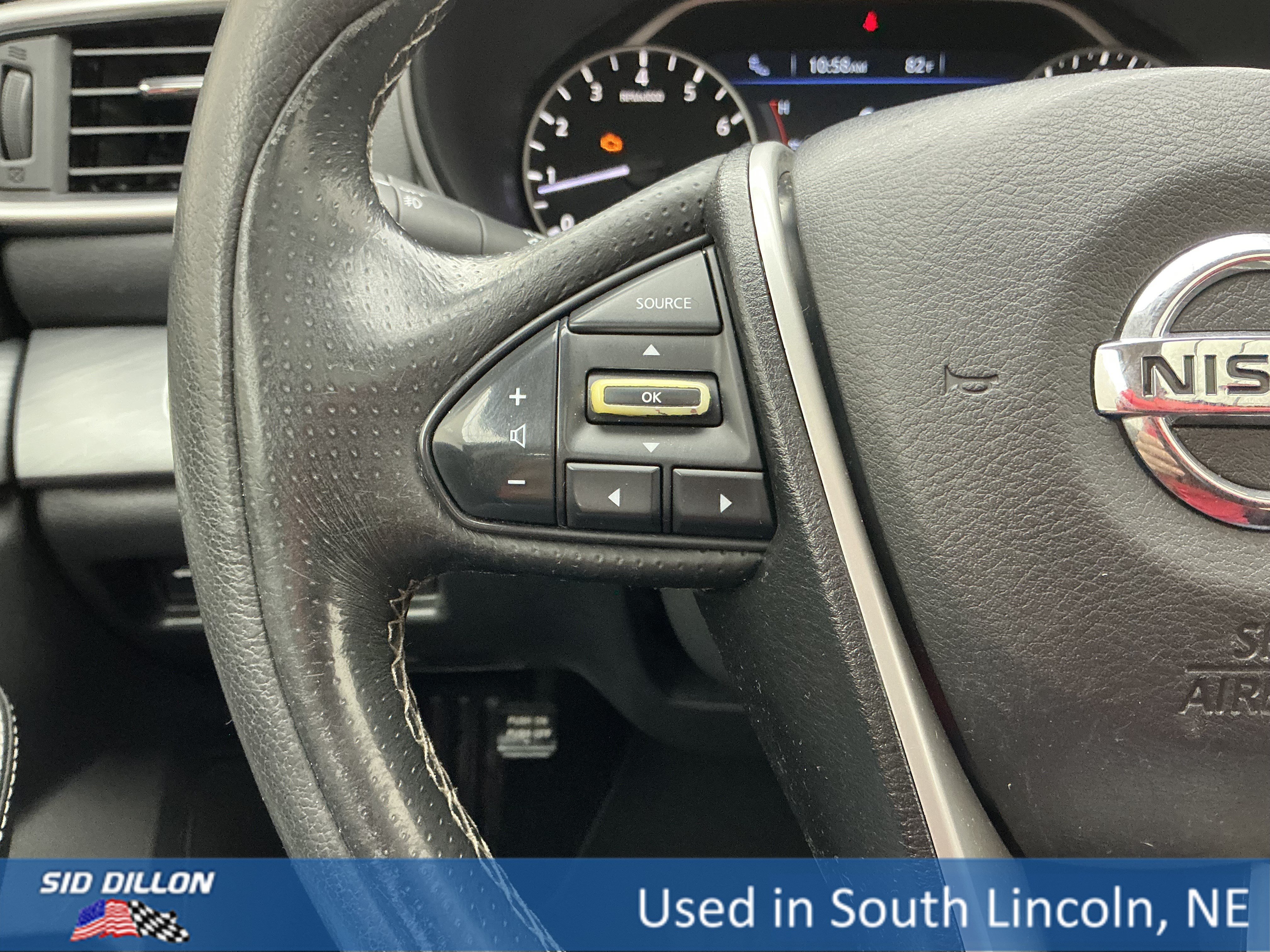 Used 2017 Coulis Red Nissan SL image 9