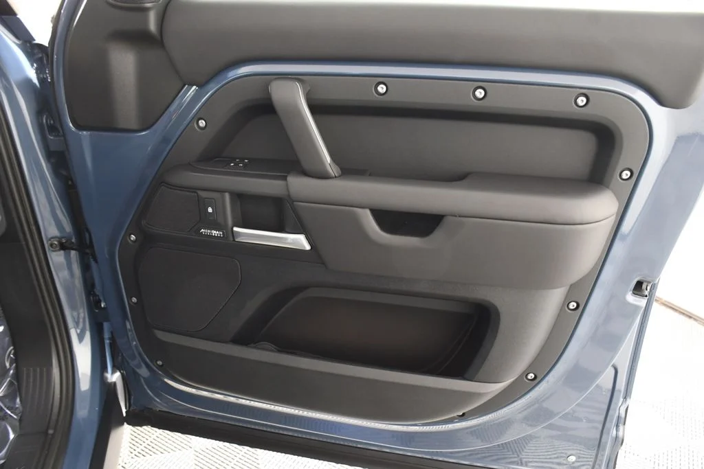 New 2026 Tasman Blue Land Rover X-Dynamic SE image 18