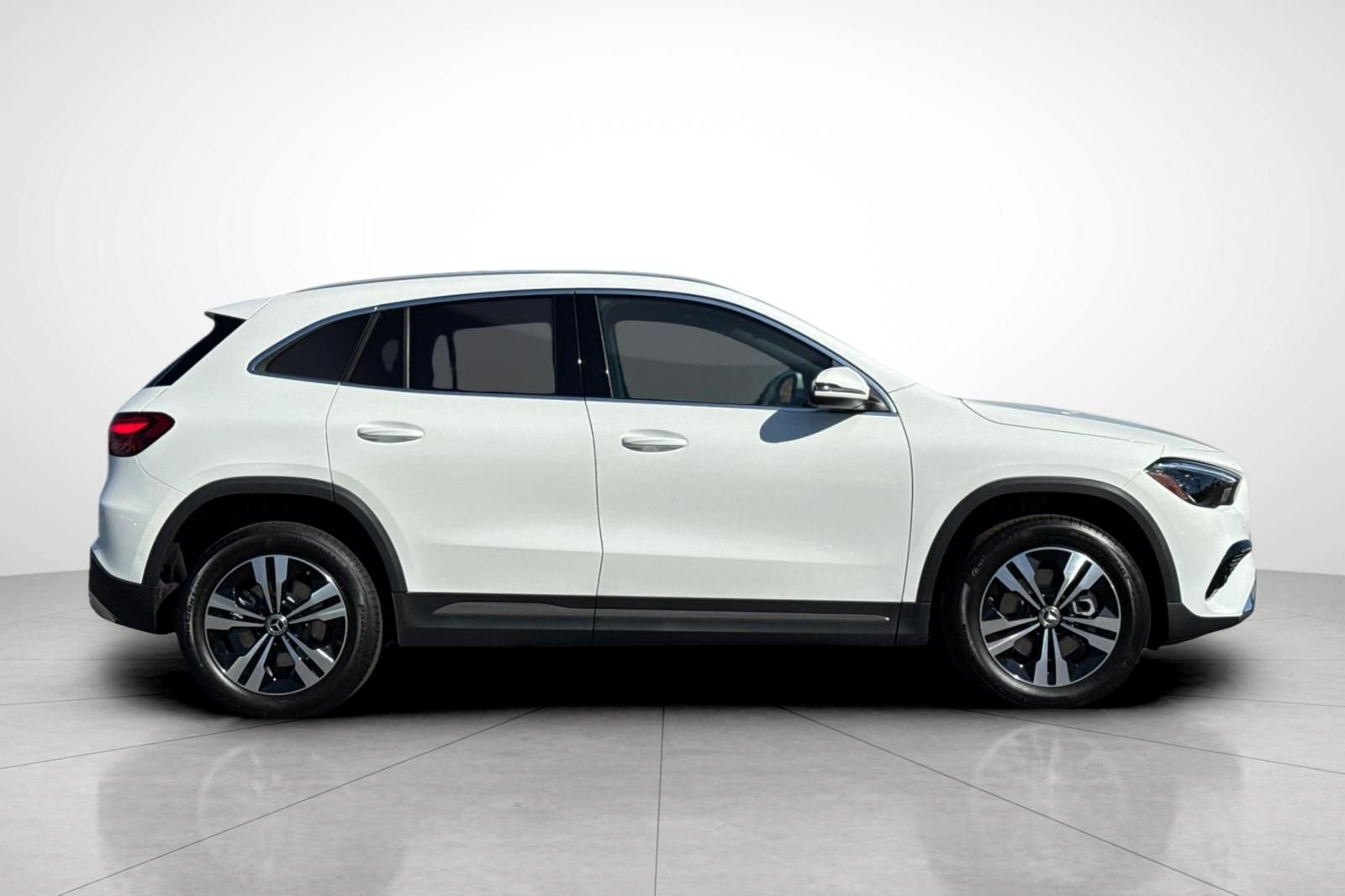 New 2026 Polar White Mercedes-Benz GLA 250 image 32
